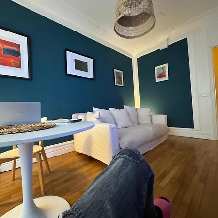 Apartment Place In Paris