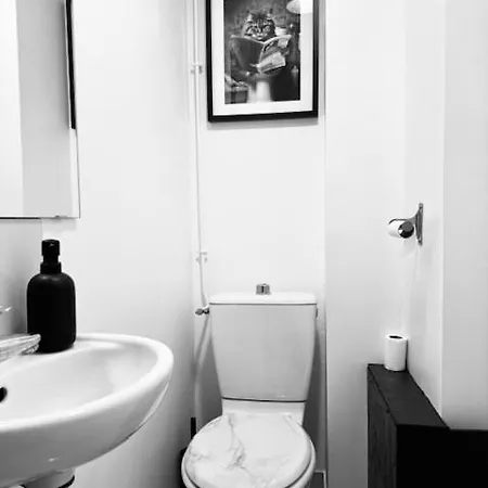 Place In Apartment Paris